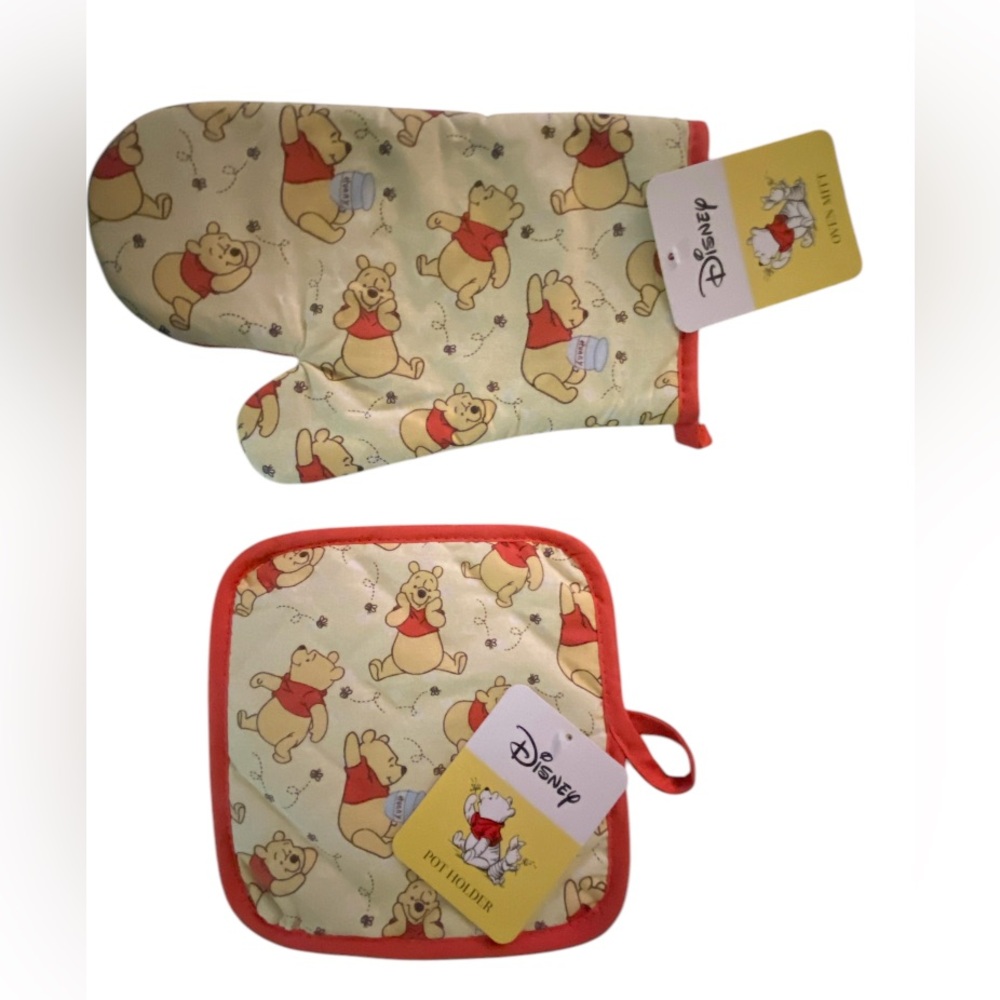 Disney Winnie the Pooh Kids Oven Mitt and Pot Holder Set - Cream and Red